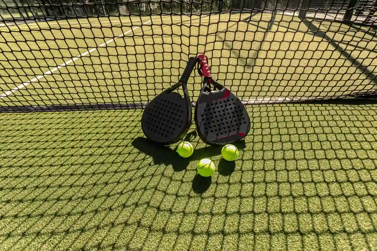 Fibra di vetro vs fibra di carbonio: quale scegliere per la tua racchetta?